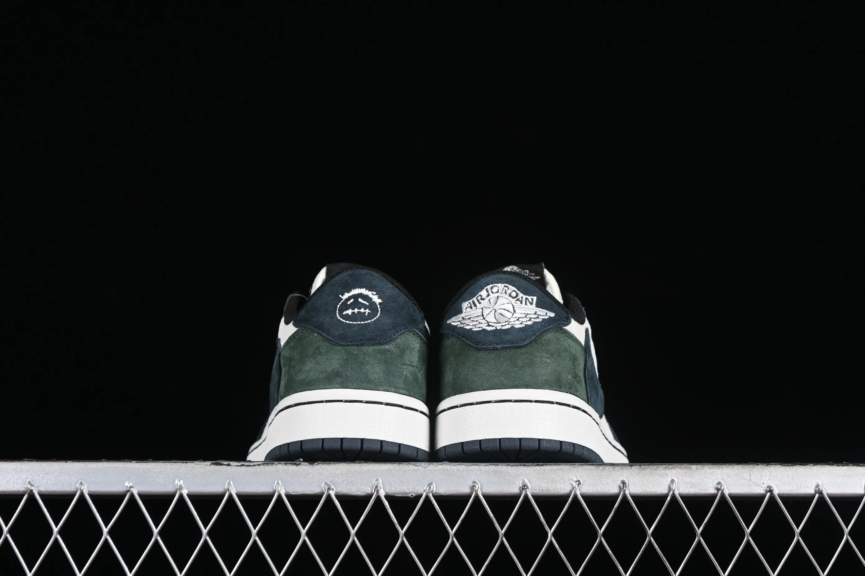 All Categories Air Jordan Jordan Series Basketball Shoes Air Jordan 1 Low Travis Scott x Air Jordan 1 Low OG AJ1 Joe 1 Reversed Overhook Joint Style Casual Sports Basketball Shoes DM7866-819